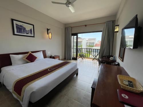 Deluxe Double or Twin Room with Balcony image 3