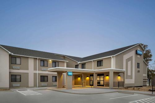 . Travelodge by Wyndham Dexter
