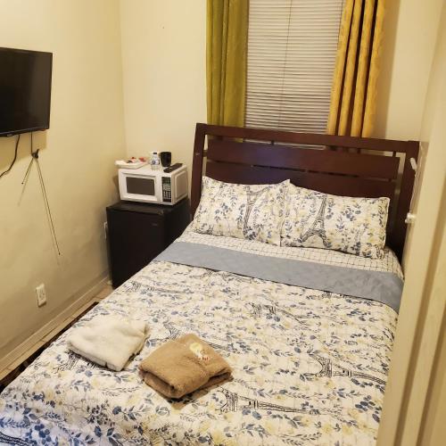 ONE BEDROOM APARTMENTS - image 11