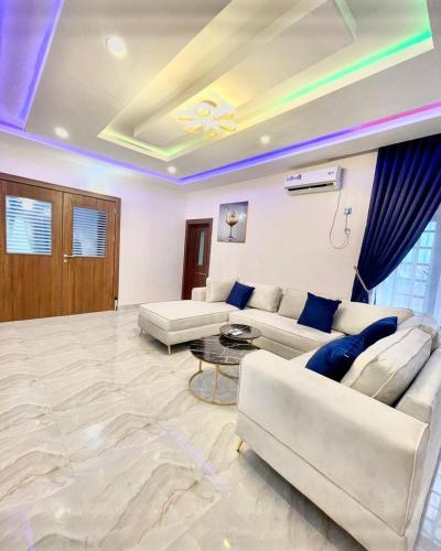 Blueprint Apartment in อะคูร์