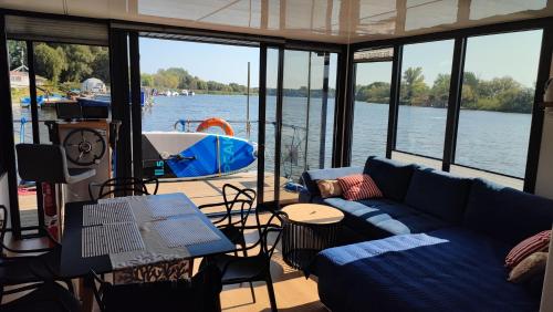 Houseboat Water King apartament plywajacy dom na wodzie lodz Hausboot 7 os - Prague