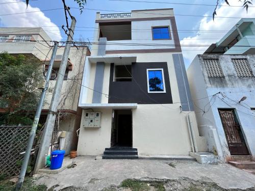 2 bedrooms, 3 beds