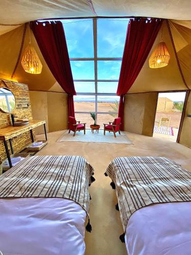 1 king bed, 1 twin bed