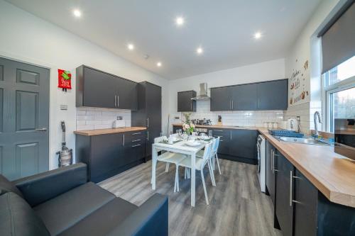 *Rd12s* For Your Most Relaxed & Cosy Stay + Free Parking + Free Fast Wifi * - Leeds