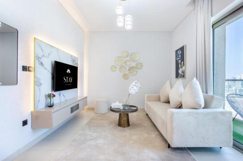 STAY BY LATINEM Luxury 1BR Holiday Home CVR B2704 near Burj Khalifa, Dubai