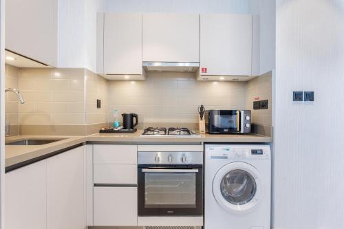 STAY BY LATINEM Luxury 1BR Holiday Home CVR B2704 near Burj Khalifa, Dubaj (fotografie 7)