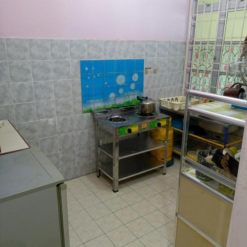 Kitchen, MieHomestay Bukit payong in Bukit Payong