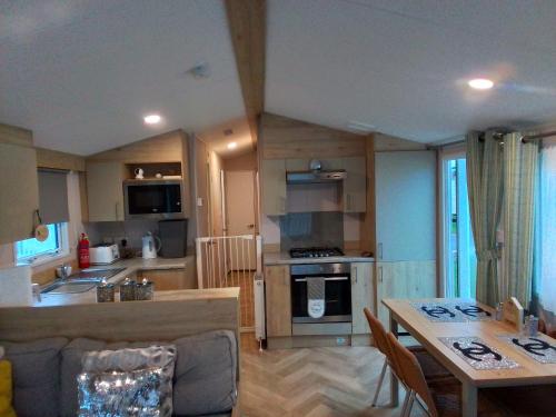3 bedrooms, 6 beds