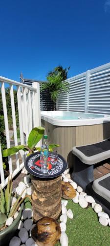 Hot tub, Appartement Duplex Vue Mer Jacuzzi Prive in Deshaies
