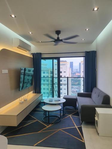 Majestic Maxim 3 Bedrooms Block D Near MRT Majestic Maxim 3 Bedrooms Block D Near MRT