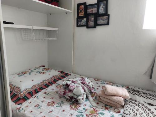 PEQUENO QUARTO individual-PERTO DO CENTRO DE CONVENÇÕES- RECIFE - ventilador,TV,mesa de trabalho (PEQUENO QUARTO individual-PERTO DO CENTRO DE CONVENCOES- RECIFE - ventilador,TV,mesa de trabalho) in Espinheiro