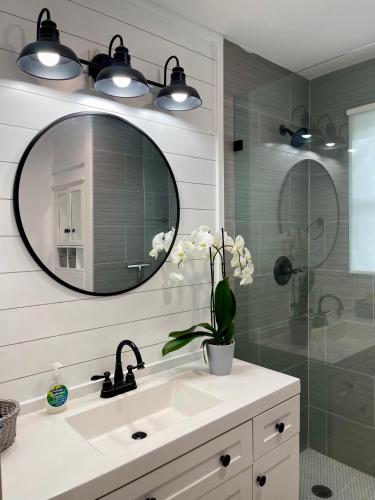 Fürdőszoba, Farmhouse in Taylor, 4 min to Samsung campus in Taylor (TX)