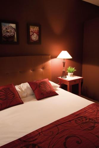 1 queen bed, 2 twin beds