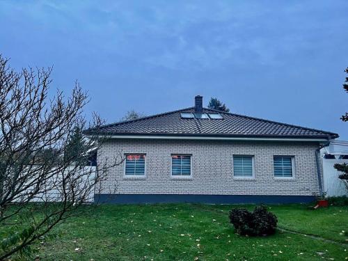 Schönes 2 Zimmer Apartment an der Stadt Grenze mit Klimaanlage (Schones 2 Zimmer Apartment an der Stadt Grenze mit Klimaanlage) in 布蘭肯費爾德-馬洛