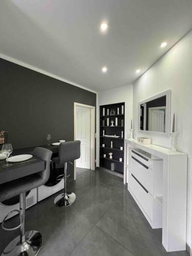 Schönes 2 Zimmer Apartment an der Stadt Grenze mit Klimaanlage (Schones 2 Zimmer Apartment an der Stadt Grenze mit Klimaanlage) in 布蘭肯費爾德-馬洛