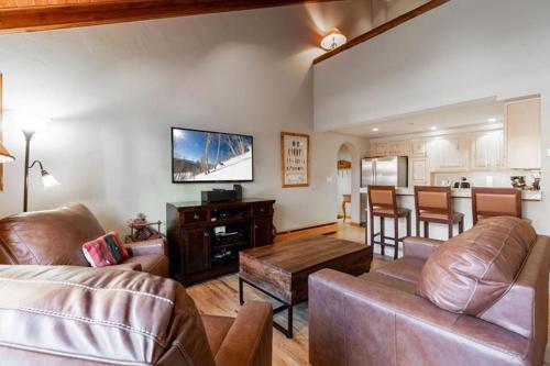 Vail Creekside Condo with Fireplace Near Gondola in Vail, USA