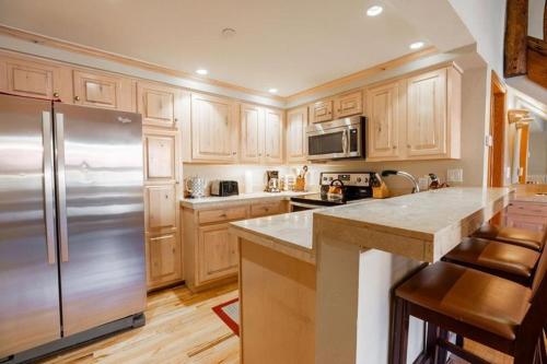 Vail Creekside Condo with Fireplace Near Gondola in Vail, USA