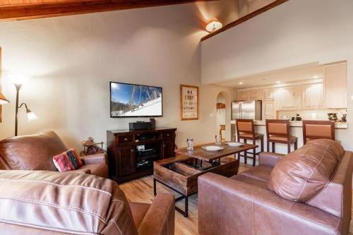 Vail Creekside Condo with Fireplace Near Gondola in Vail, USA