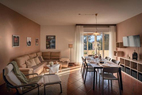 Welcome to Casa di Lucca - Your Friendly Retreat with Terrace and Parking