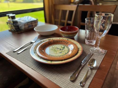 Makanan dan Minuman, Glamping in the Country! in Pelham (AL)