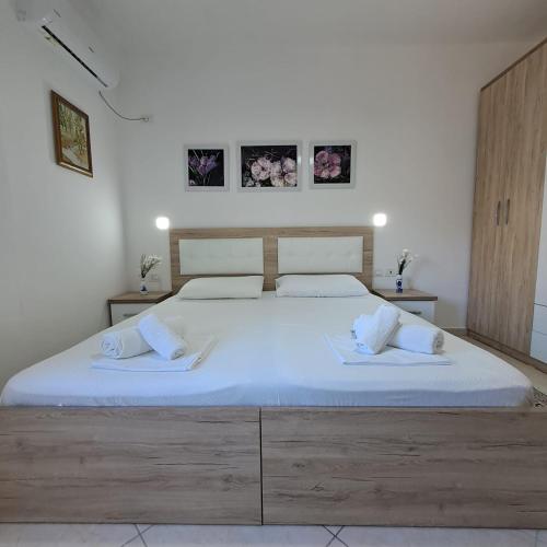 Flowers & Green 2 Bedrooms Apartment & Box Garage, Wlora (zdjęcie 10)