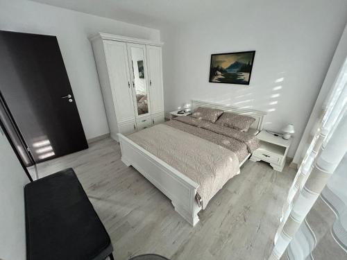 1 Mai - Luxury Park Apartments - Self Check-in - Private parking - 2, Craiova (photo 7)