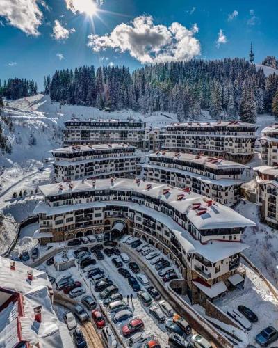 Uitzicht, VIVA 4-A-16 ski to the door Grand Monastery in Pamporovo