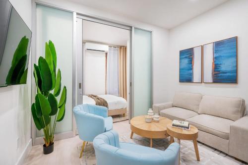 317-2A Sleek Modern 1Br UES W D in New York, USA