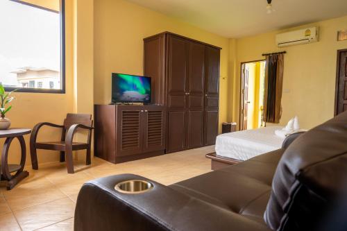 room detail thumbnail 2