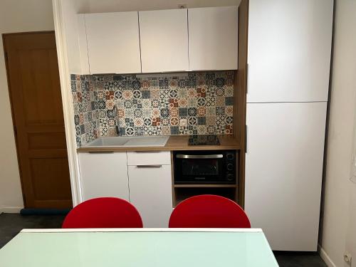 17 Rue du Puits de la Place in Granville City Center