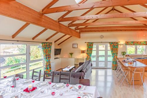 PleasantHillScotland-Stunning 7BR GardenVilla Superior Area (Sleeps24) in Glasgow