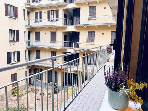 Ringhiera House Tertulliano - Quiet Family Apartment near Fondazione Prada with Free Parking, Milán