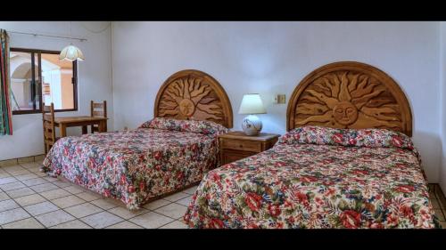 2 queen beds