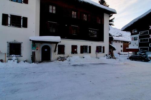 Skilounge Zürs direkt beim Skilift