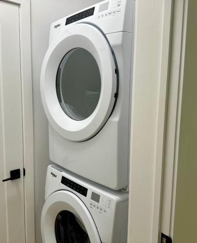 Three-Bedroom Apartment room in Superb 3brm - Spacious GamesSpaSaunaGym