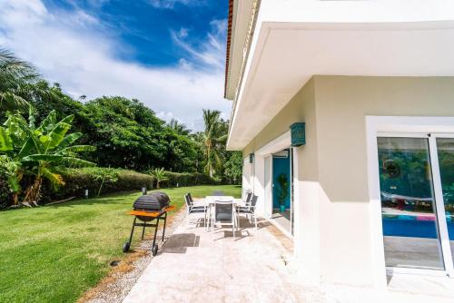 Villa with Private Pool image 9