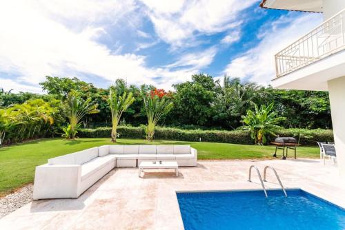 Villa with Private Pool image 5