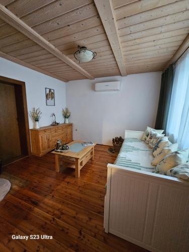  Holz Haus nähe Wien, Unterkunft in Traiskirchen