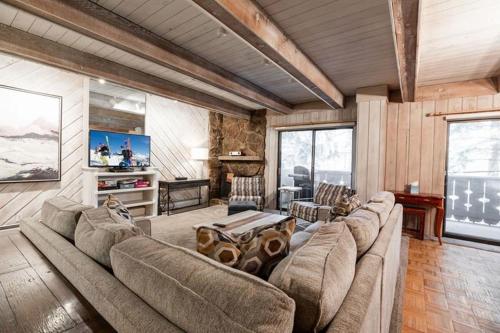Villa Cortina Condo Next to Vail Village in Vail, USA