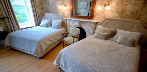 Double Room with 2 Double Beds image 4