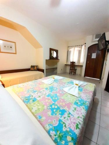 1 double bed, 1 twin bed