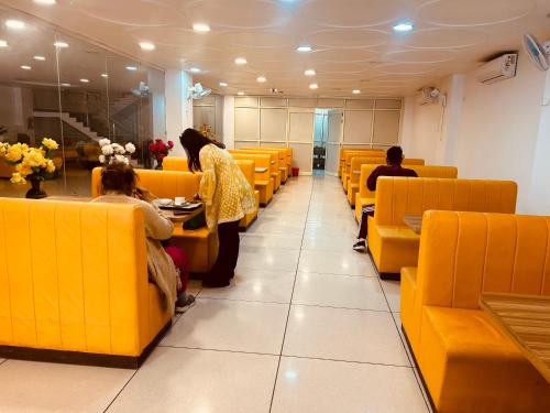 ห้องอาหาร, Hotel NDBL AND Restaurant  in ภูปัตวลา