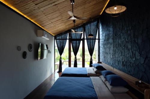 2 queen beds