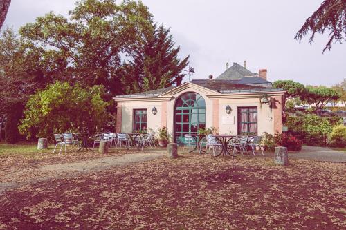 Sehenswürdigkeiten in der Nähe, Le Regisseur in Brissac-Quincé