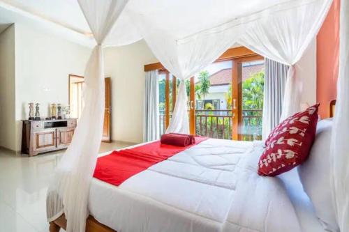 2BR Red Lotus Villa 10 mins to Seminyak Beach