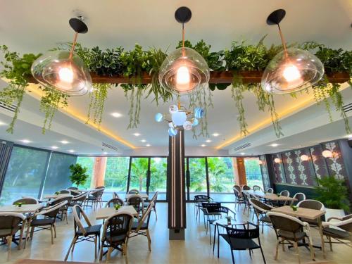 Restaurant, Sand Dance Hotel in Prachuap Khiri Khan