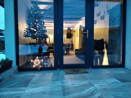 MAGNETIC HOUSE in Tirgu Okna