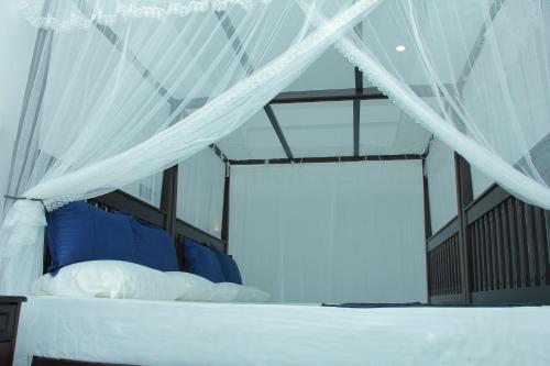 Deluxe Double or Twin Room image 3