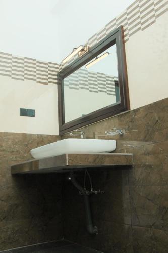 Deluxe Double or Twin Room image 4