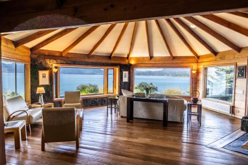 "Beautiful Lake House"